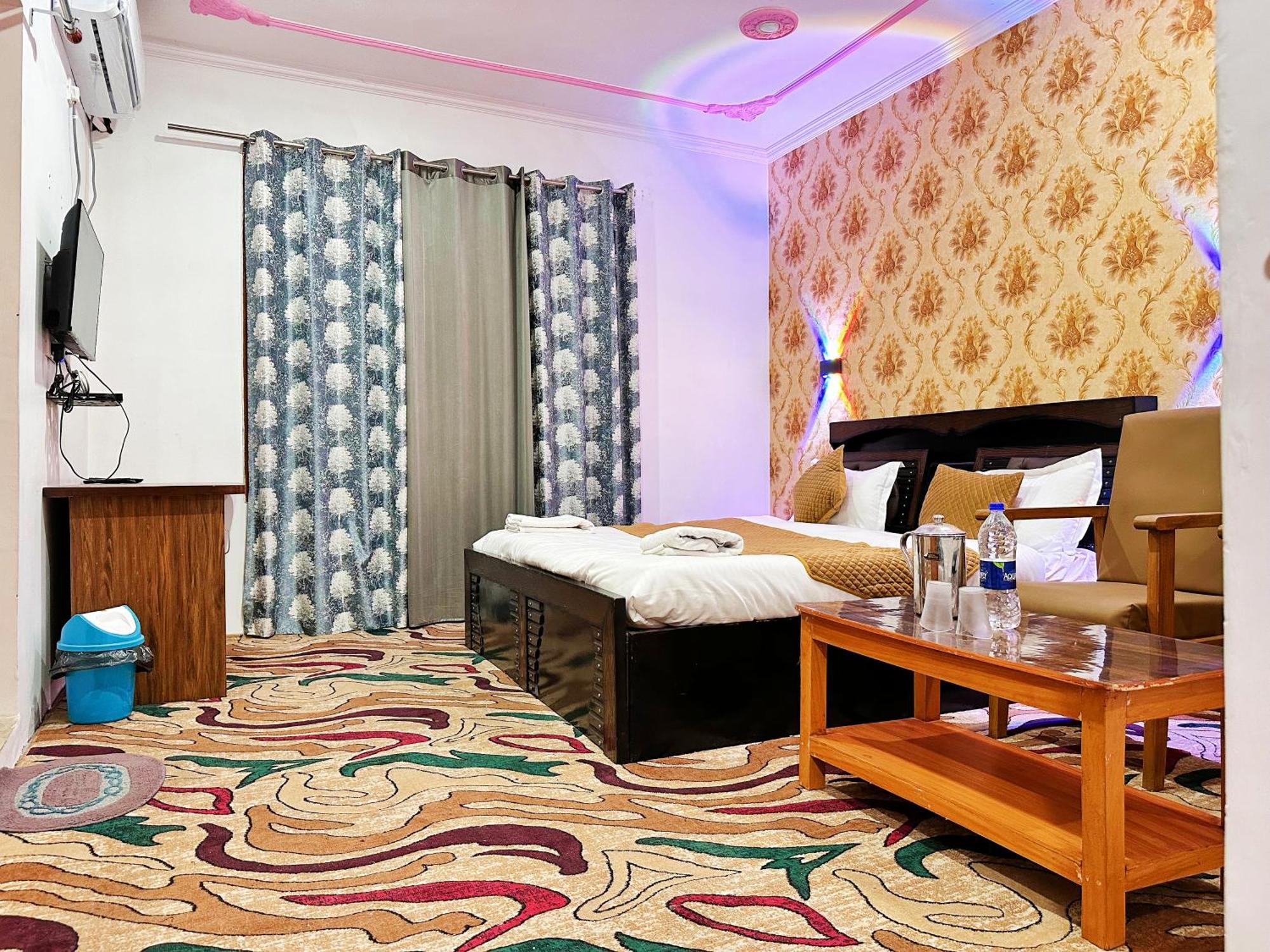 Roseline Inn Srinagar  Exterior photo