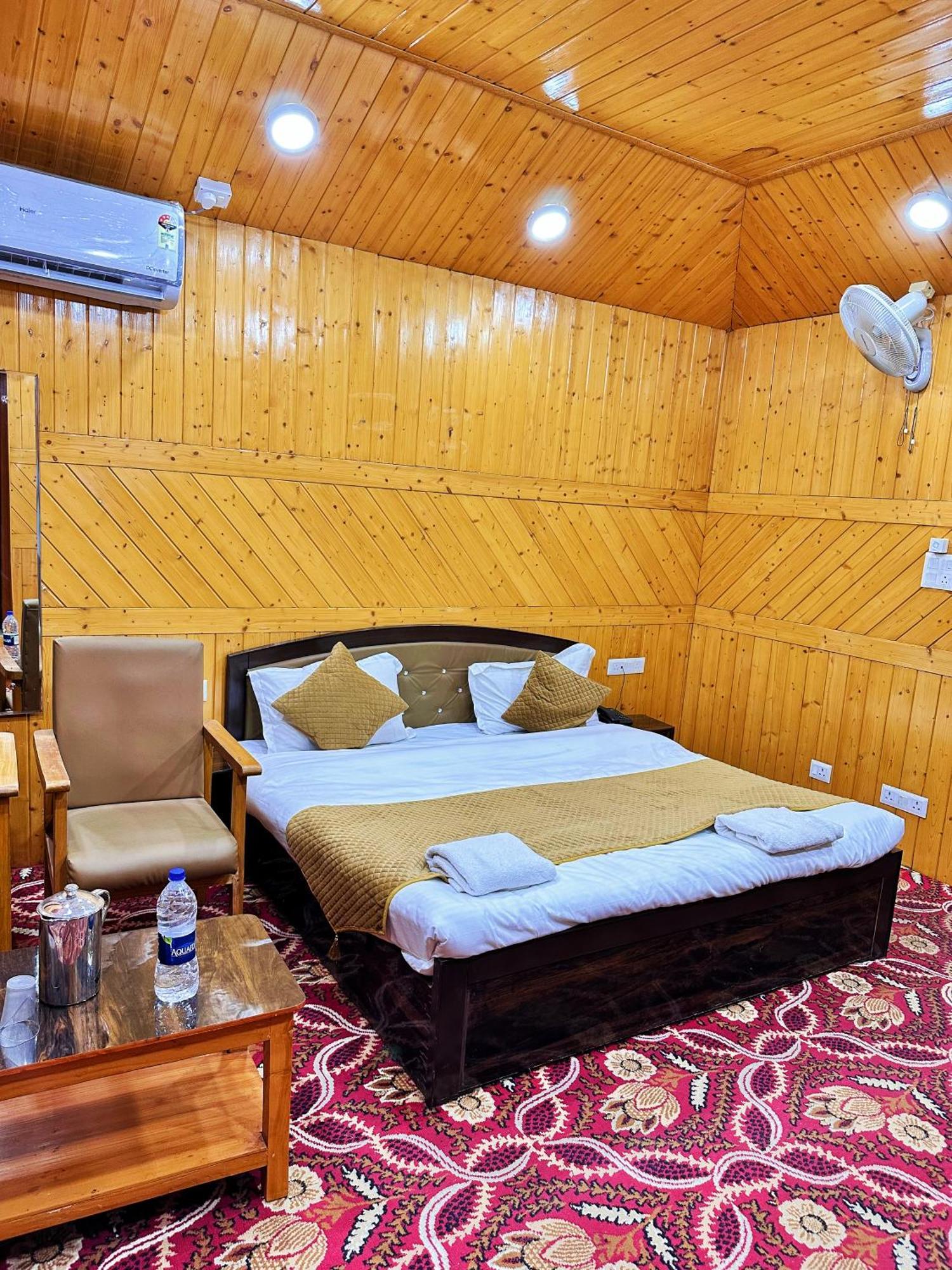 Roseline Inn Srinagar  Exterior photo